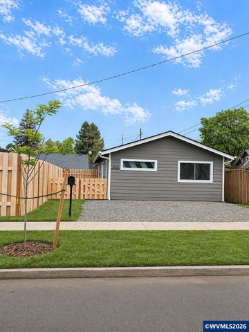 494 17th St SE, Salem, OR 97301