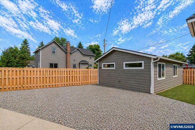 494 17th St SE, Salem, OR 97301