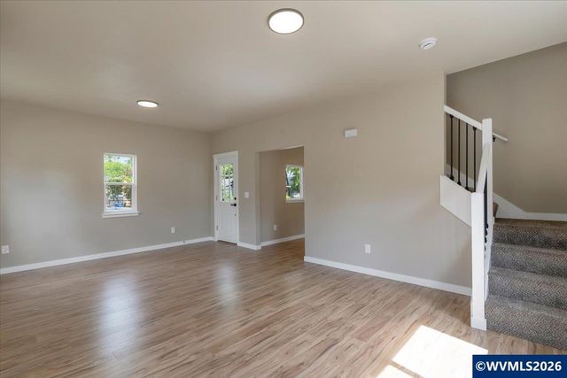 494 17th St SE, Salem, OR 97301