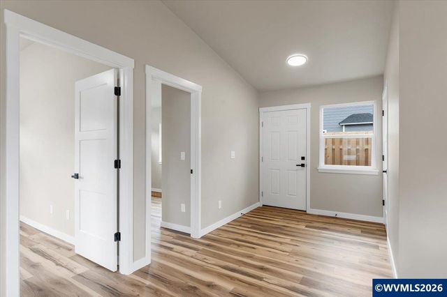 494 17th St SE, Salem, OR 97301