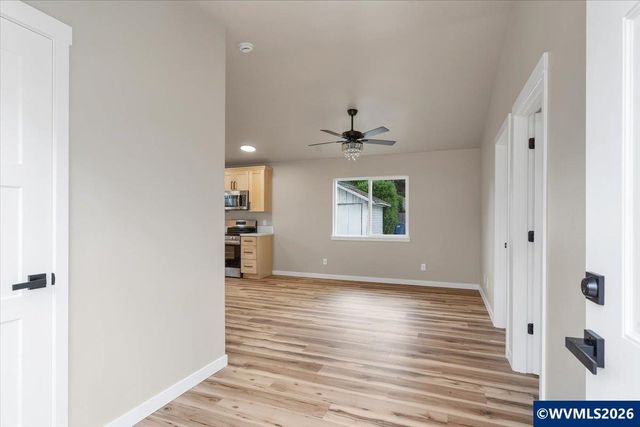 494 17th St SE, Salem, OR 97301