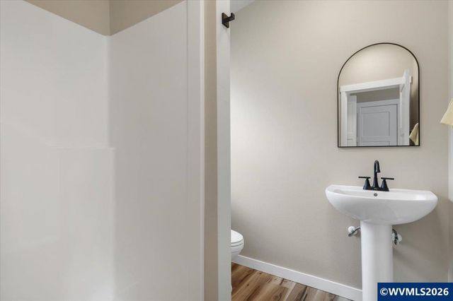 494 17th St SE, Salem, OR 97301