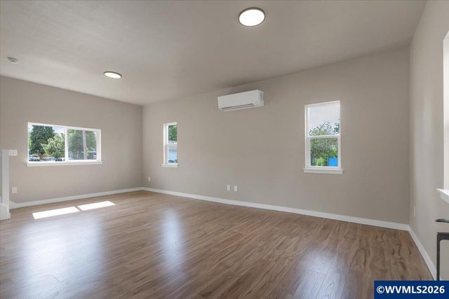 494 17th St SE, Salem, OR 97301