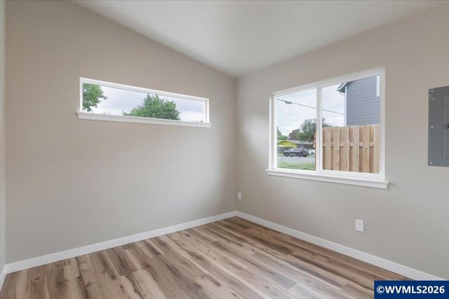 494 17th St SE, Salem, OR 97301