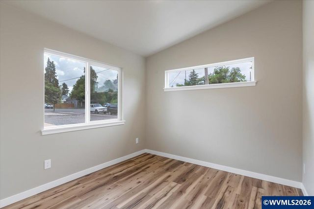 494 17th St SE, Salem, OR 97301