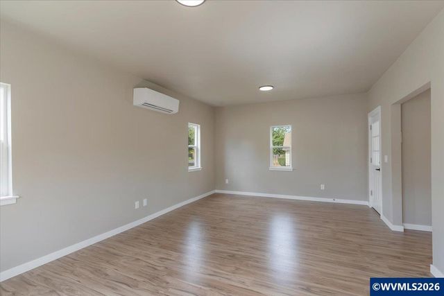 494 17th St SE, Salem, OR 97301