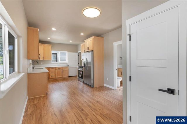 494 17th St SE, Salem, OR 97301