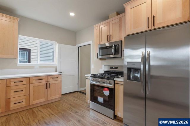 494 17th St SE, Salem, OR 97301