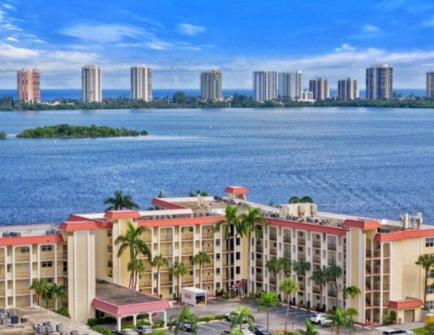 100 Paradise Harbour Boulevard 502, North Palm Beach, FL 33408