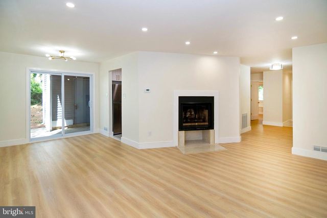 501-A MULBERRY CV, Mount Laurel, NJ 08054