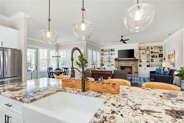 1129 Oakdale Drive SE, Smyrna, GA 30080