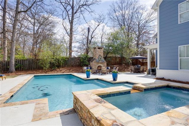 1129 Oakdale Drive SE, Smyrna, GA 30080