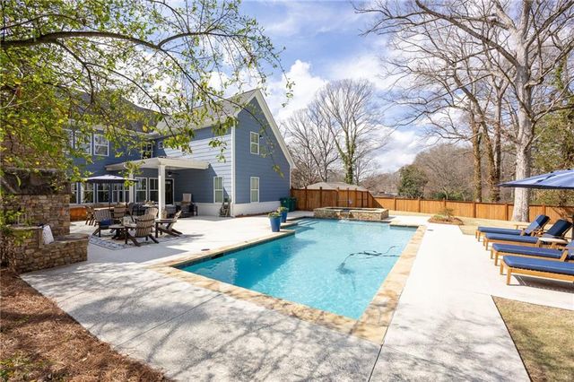 1129 Oakdale Drive SE, Smyrna, GA 30080