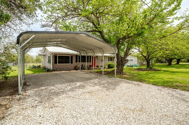 209 S Comanche Drive, De Leon, TX 76444