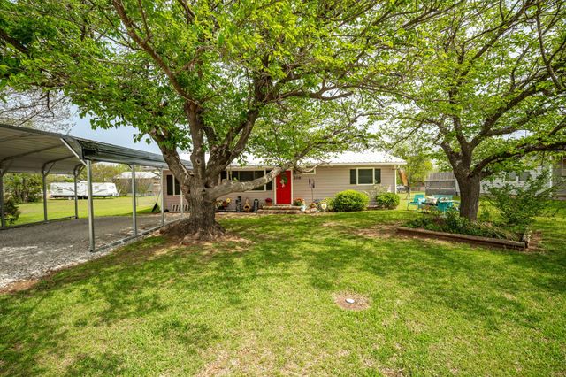 209 S Comanche Drive, De Leon, TX 76444