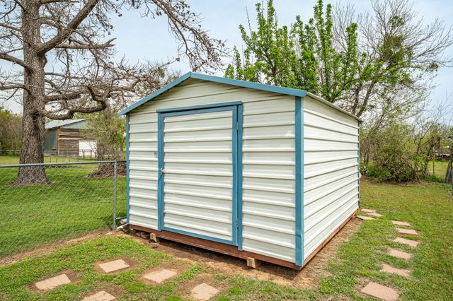 209 S Comanche Drive, De Leon, TX 76444