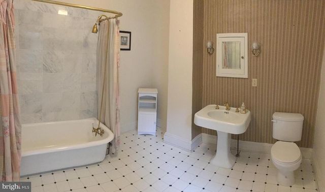 433 EASTON RD, Riegelsville, PA 18077
