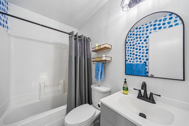 1032 S 50th Place, West Des Moines, IA 50265