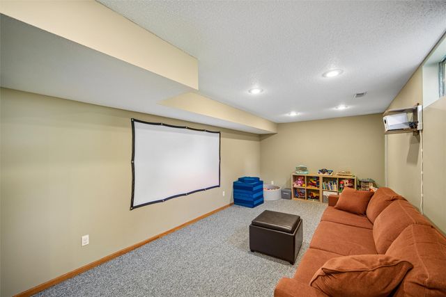 1032 S 50th Place, West Des Moines, IA 50265