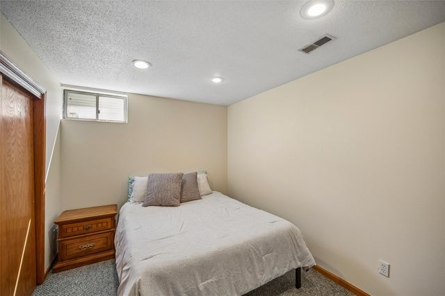 1032 S 50th Place, West Des Moines, IA 50265