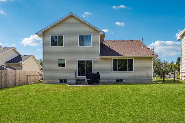 1032 S 50th Place, West Des Moines, IA 50265