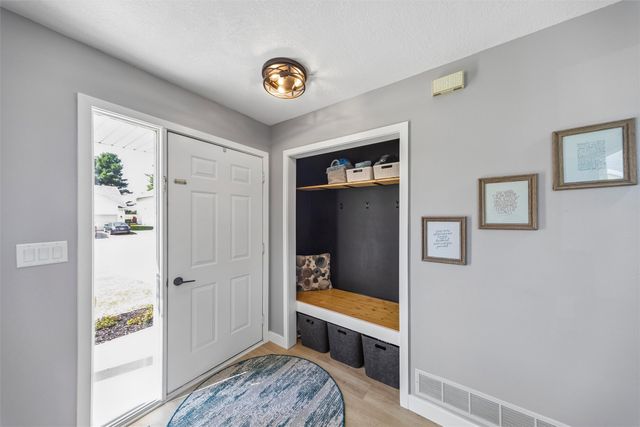 1032 S 50th Place, West Des Moines, IA 50265