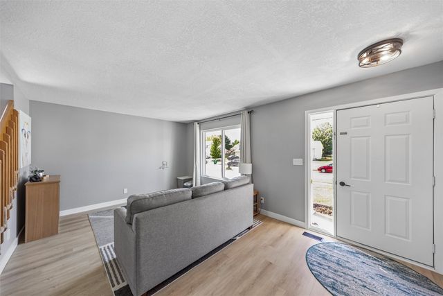 1032 S 50th Place, West Des Moines, IA 50265