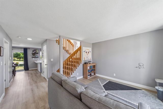 1032 S 50th Place, West Des Moines, IA 50265