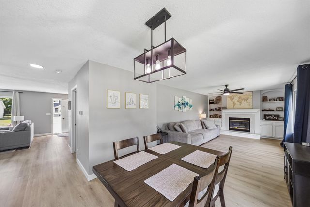 1032 S 50th Place, West Des Moines, IA 50265