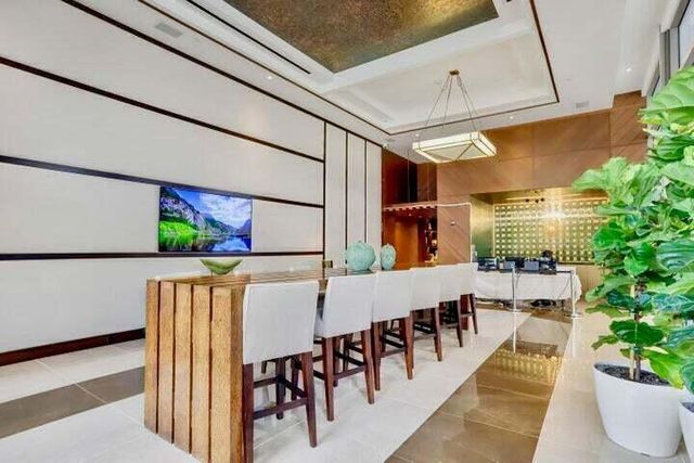 5875 COLLINS Avenue 1606, Miami Beach, FL 33140