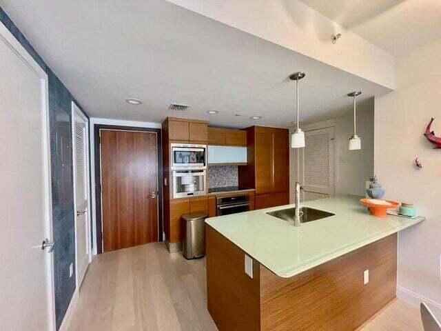 5875 COLLINS Avenue 1606, Miami Beach, FL 33140