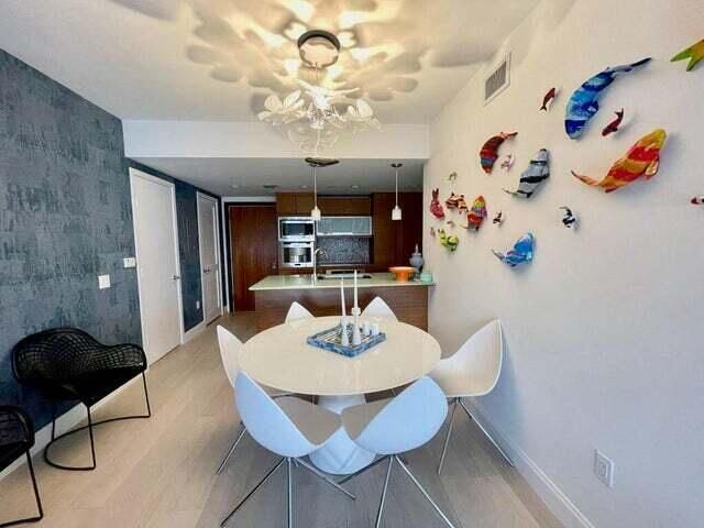 5875 COLLINS Avenue 1606, Miami Beach, FL 33140
