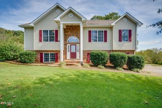 150 Fox Ridge Drive, Mount Carmel, TN 37645