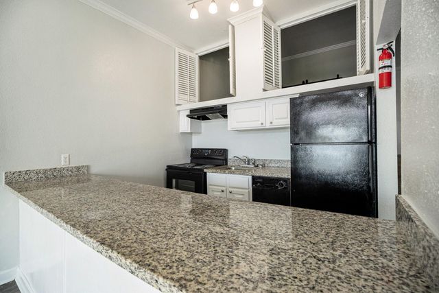 7820 Seawall Boulevard 105, Galveston, TX 77551