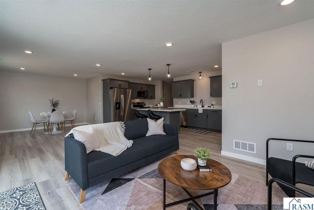 3205 Scotch Lane, Mankato, MN 56001