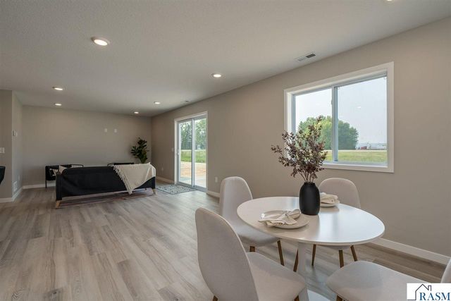 3205 Scotch Lane, Mankato, MN 56001