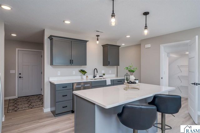 3205 Scotch Lane, Mankato, MN 56001