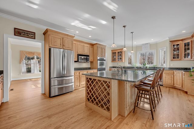 2 Ventres Way, Burlington, CT 06013