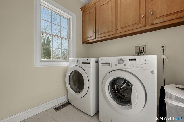 2 Ventres Way, Burlington, CT 06013