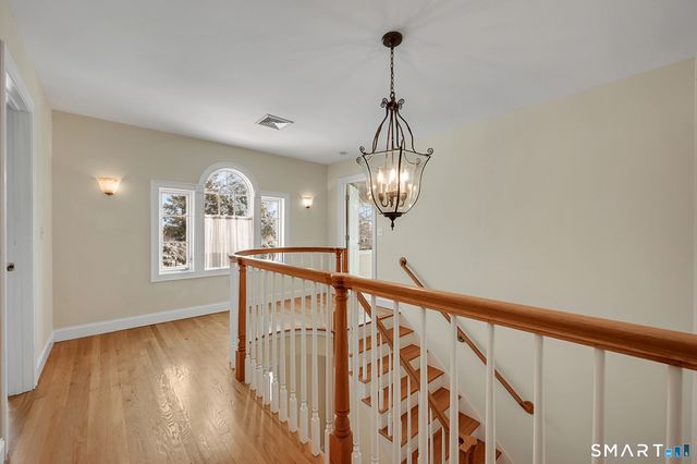 2 Ventres Way, Burlington, CT 06013