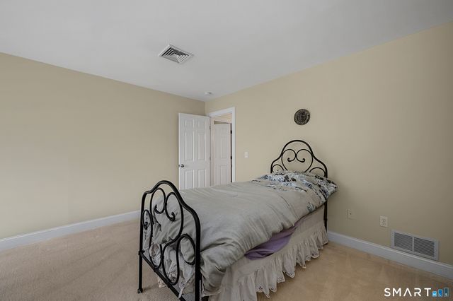 2 Ventres Way, Burlington, CT 06013