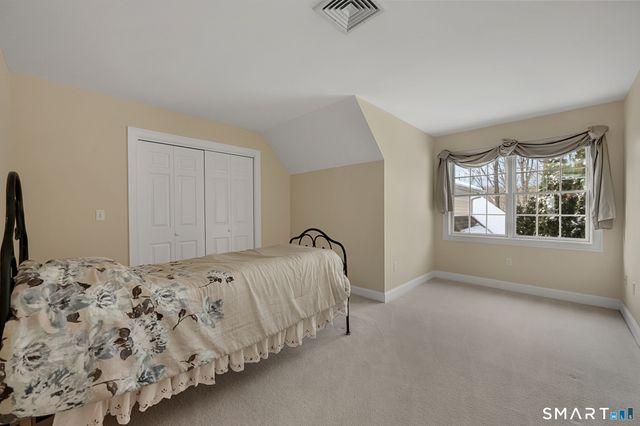 2 Ventres Way, Burlington, CT 06013