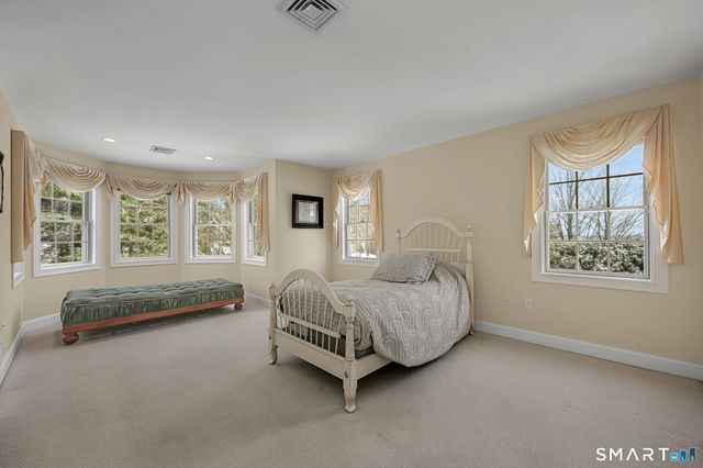 2 Ventres Way, Burlington, CT 06013