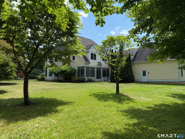 2 Ventres Way, Burlington, CT 06013