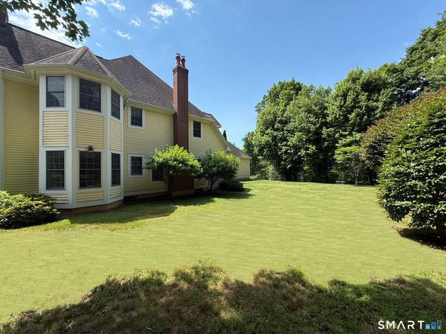 2 Ventres Way, Burlington, CT 06013