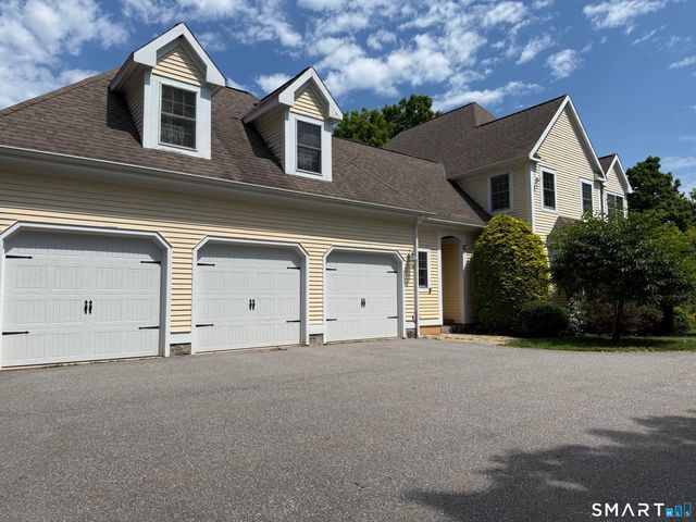 2 Ventres Way, Burlington, CT 06013