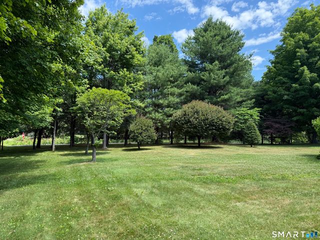2 Ventres Way, Burlington, CT 06013