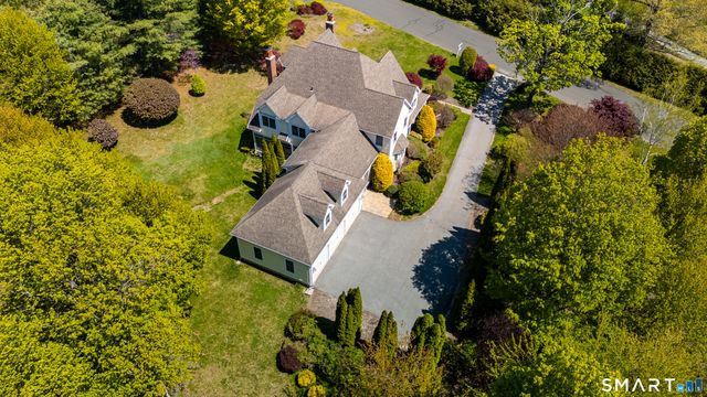 2 Ventres Way, Burlington, CT 06013