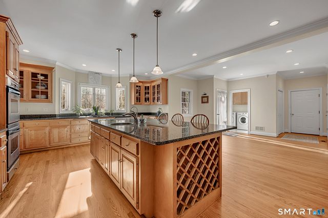 2 Ventres Way, Burlington, CT 06013