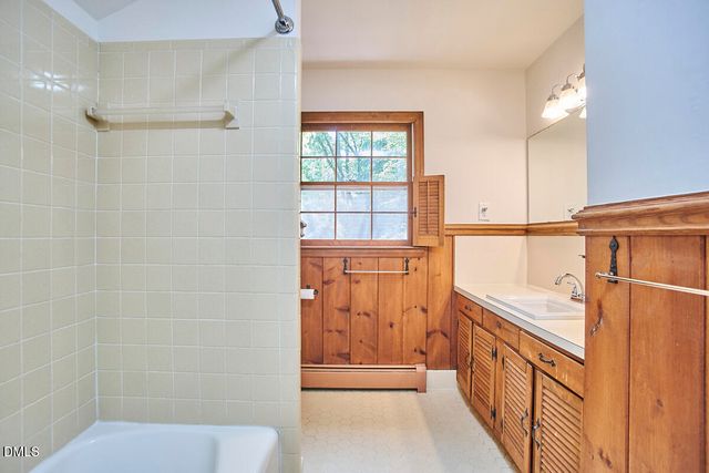 2152 Lakeshore Court, Chapel Hill, NC 27514